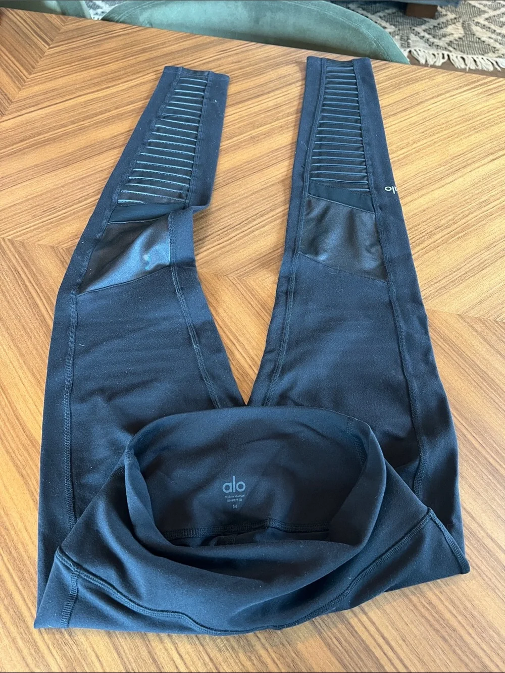 Alo yoga Black Moto Leggings - size medium